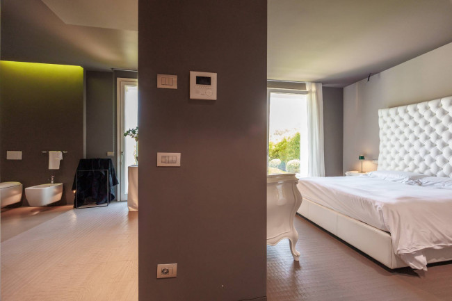 Villa in Vendita a Costa Volpino