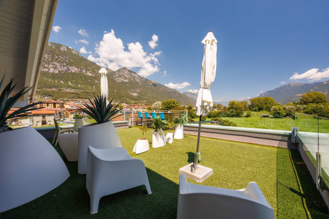 Villa in Vendita a Costa Volpino