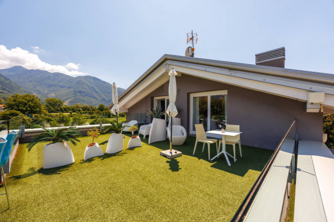 Villa in Vendita a Costa Volpino