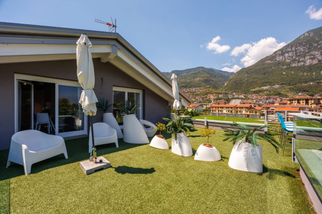 Villa in Vendita a Costa Volpino