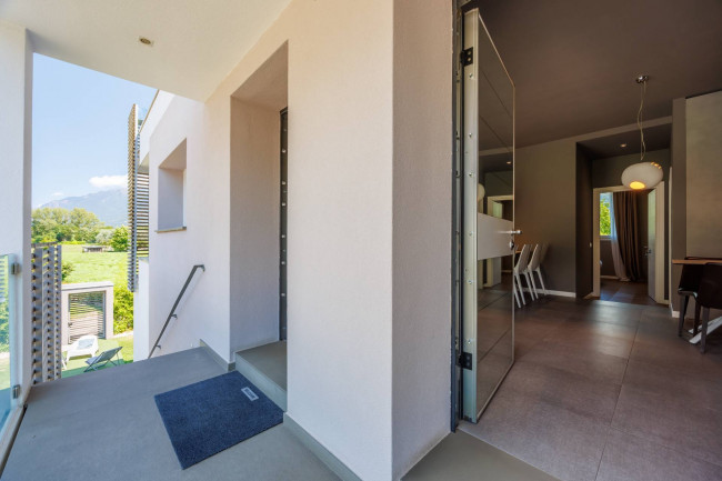 Villa in Vendita a Costa Volpino