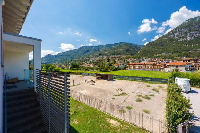Villa in Vendita a Costa Volpino