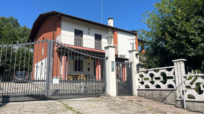 Villa Trifamiliare in Vendita a Asti