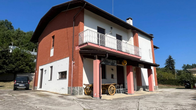 Villa Trifamiliare in Vendita a Asti