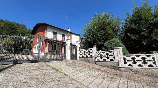 Villa Trifamiliare in Vendita a Asti