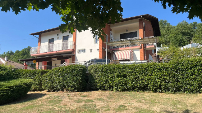 Villa Trifamiliare in Vendita a Asti
