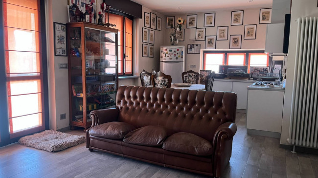Villa Trifamiliare in Vendita a Asti