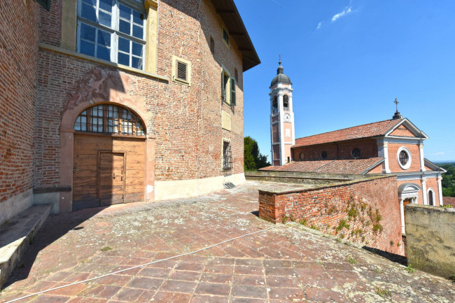 Castello in Vendita a Roatto