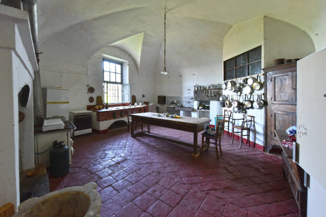 Castello in Vendita a Roatto