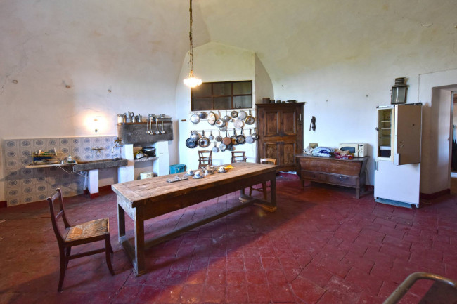 Castello in Vendita a Roatto