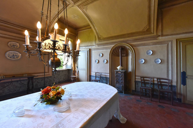 Castello in Vendita a Roatto