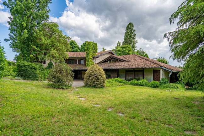 Villa for Sale to Chieri