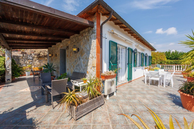 Villa in Vendita a Imperia
