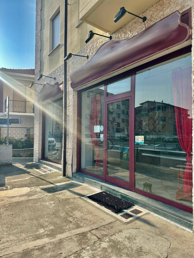 Locale commerciale in Vendita a Chieri