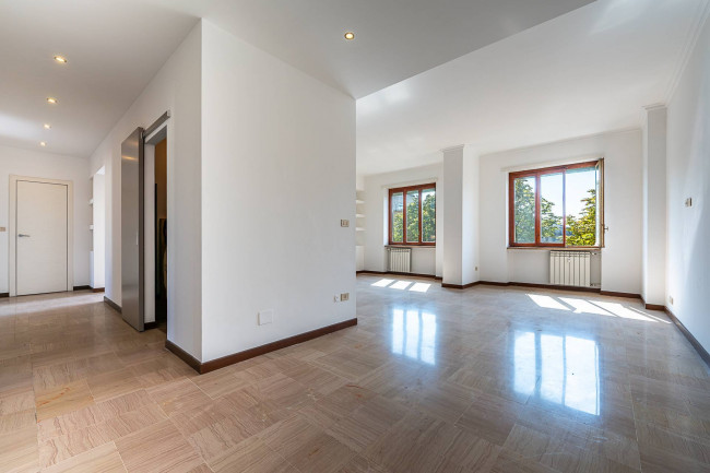Apartment for Sale to Torino