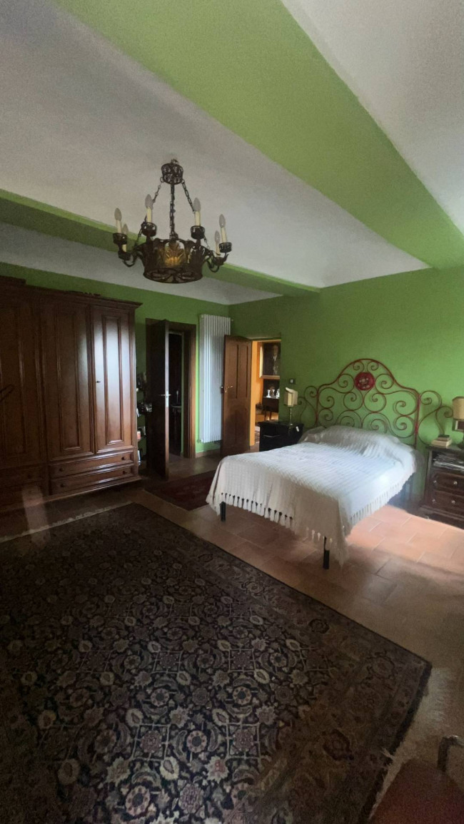 Casale in Vendita a Govone