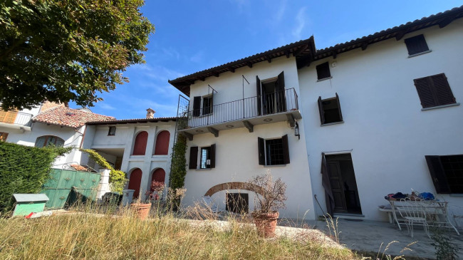Casale in Vendita a Govone
