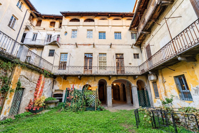 Palazzo Storico in Vendita a Fossano