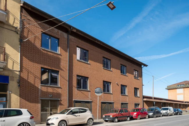 Stabile - Palazzo in Vendita a Carmagnola