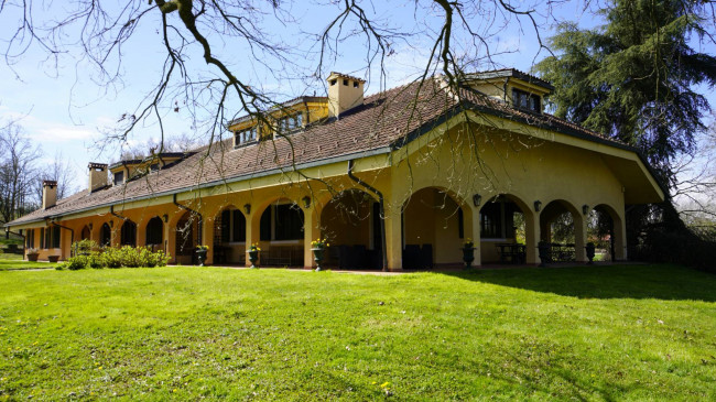 Villa in Vendita a Cellarengo