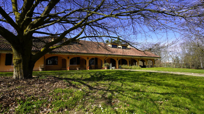 Villa in Vendita a Cellarengo