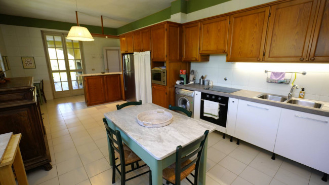 Villa in Vendita a Cellarengo