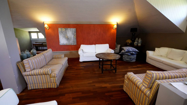 Villa in Vendita a Cellarengo