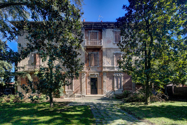 Villa Storica in Vendita a Alessandria