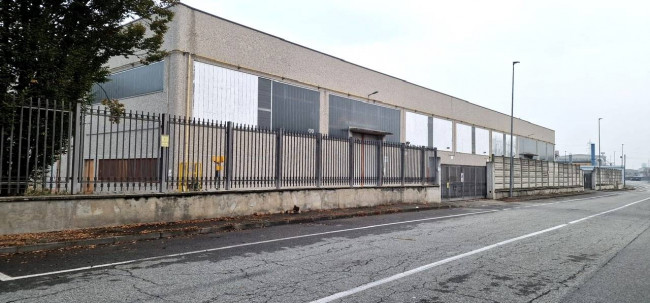 Capannone in Locazione a Nichelino