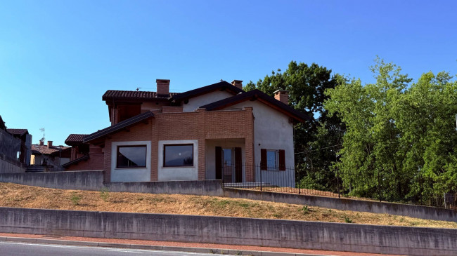 Villa in Vendita a Villanova Mondovì
