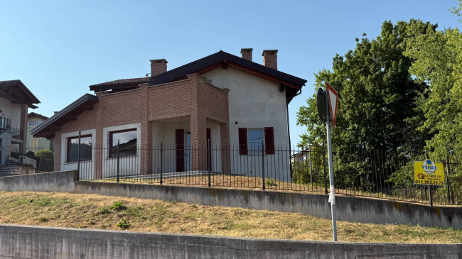 Villa in Vendita a Villanova Mondovì
