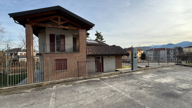 Villa in Vendita a Villanova Mondovì