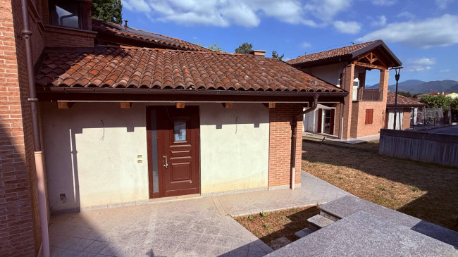 Villa in Vendita a Villanova Mondovì