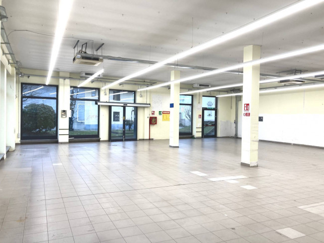 Locale commerciale in Affitto a Rivoli
