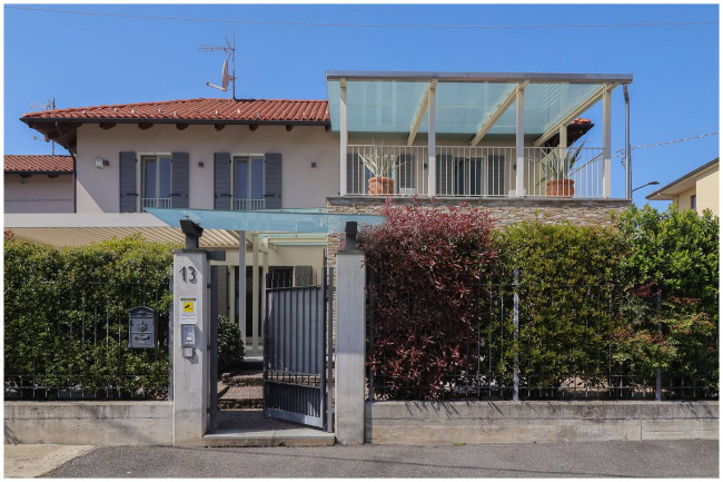 Villa in Vendita a Rivarolo Canavese