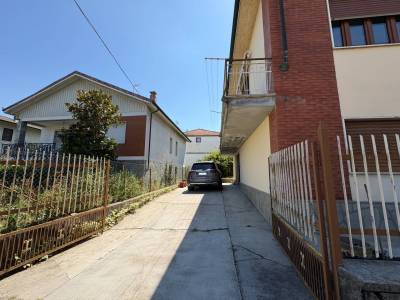Casa indipendente in vendita