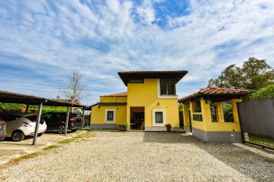 Villa Trifamiliare in Vendita a Rivarossa