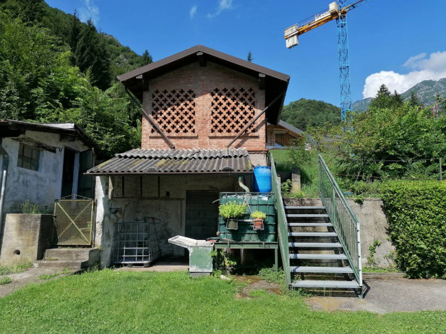 Casa indipendente in vendita a Lecco (LC)