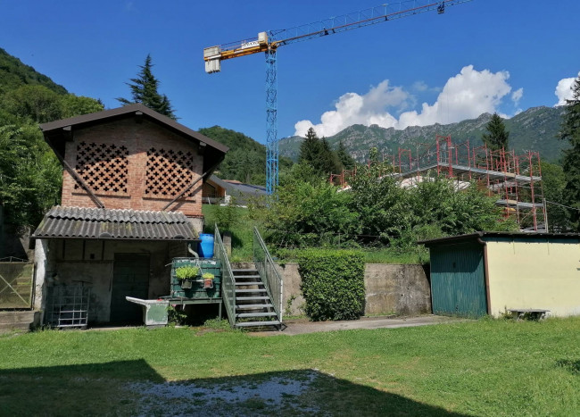 Casa indipendente in vendita a Lecco (LC)