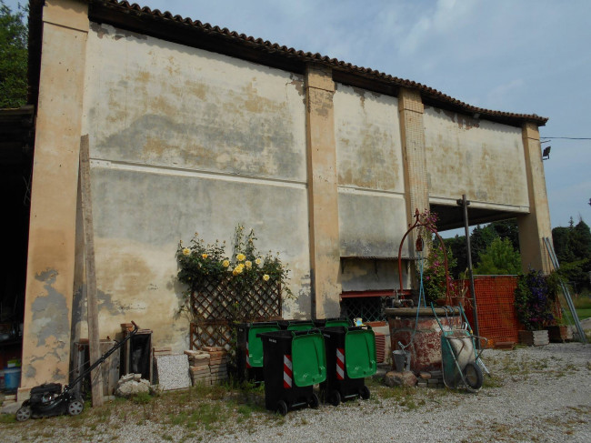 Podere (casa + terr.)