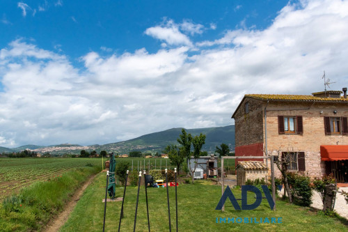 Casa semi-indipendente in vendita a Castelnuovo, Assisi (PG)