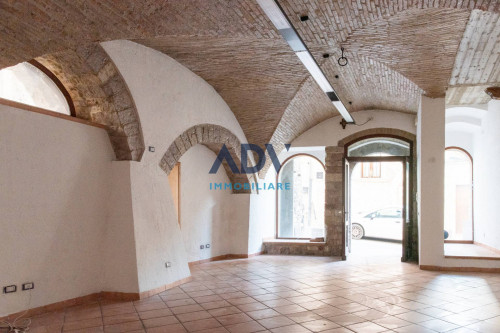 Fondo commerciale in vendita a Assisi (PG)