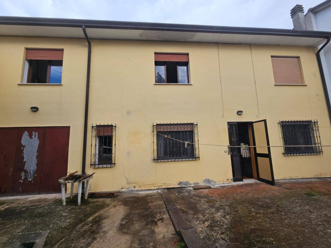bifamiliare in vendita a Ceregnano