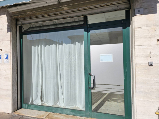 Locale commerciale in affitto a Rovigo