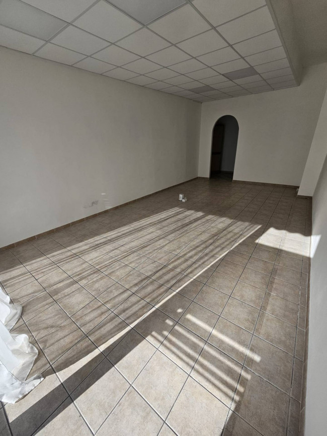 Locale commerciale in affitto a Rovigo