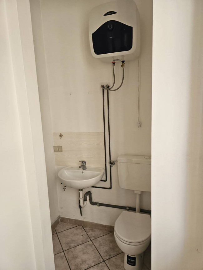 Locale commerciale in affitto a Rovigo