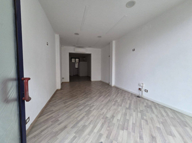 Locale commerciale in affitto a Rovigo