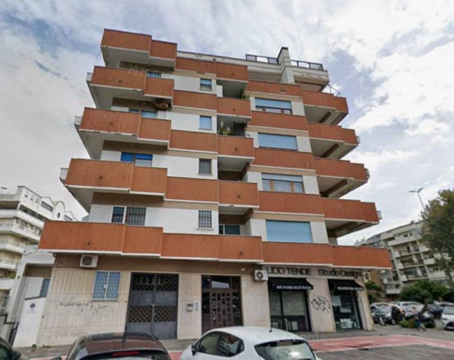 MAGAZZINO/CANTINA in vendita a Roma