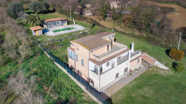 VILLA UNIFAMILIARE in vendita a Caprarola