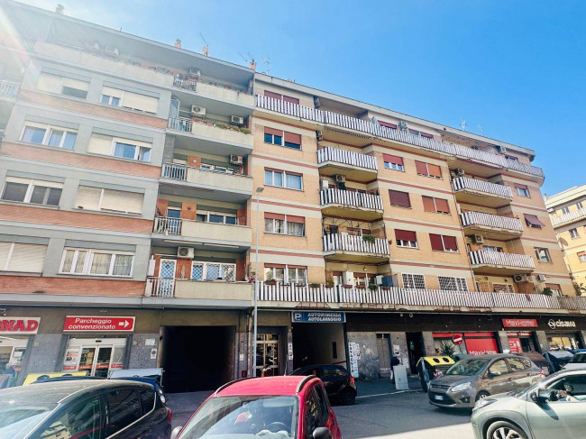 TRILOCALE in vendita a Roma